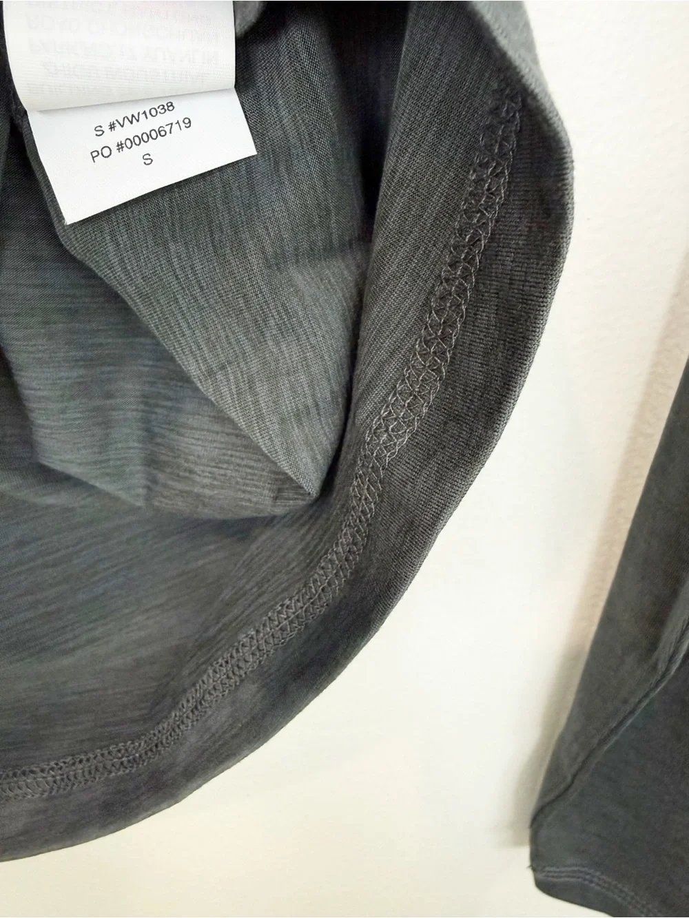 Vuori Women’s Long Sleeve Lux Crew Charcoal Gray Size Small - Picture 4 of 5